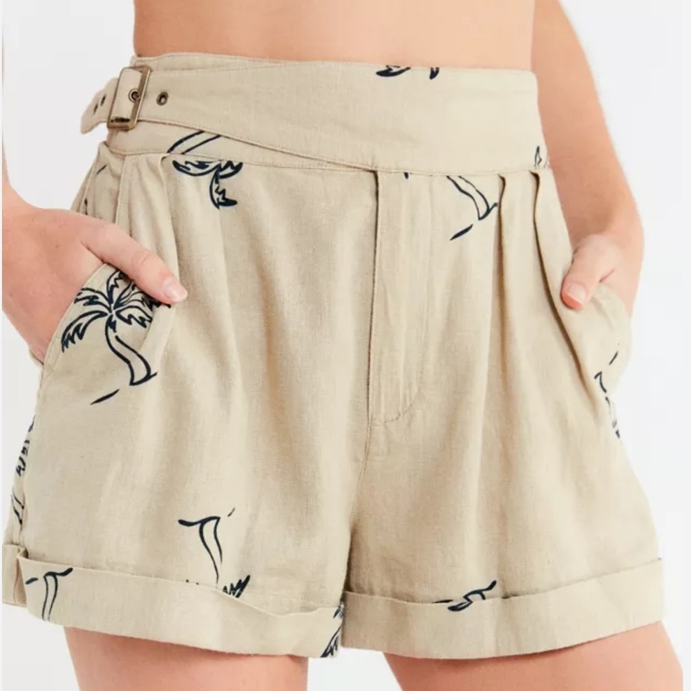 Urban Outfitters Joanie Buckle Palm Linen Blend Shorts